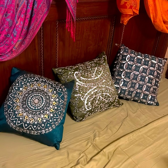 Three sequenced boho pillows - Picture 1 of 4